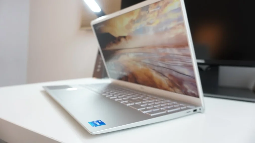 Dell Inspiron 15 Specifications - Design, Display, Performance, Connectivity, Ports and Battery Life